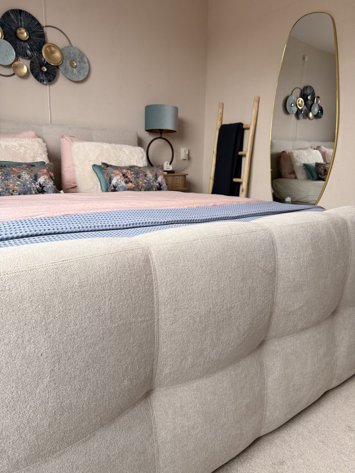 Bed, inkijkje slaapkamer